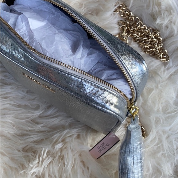 Brand NEW with tagVS Metallic Faux Croc Cross Body - Picture 11 of 11